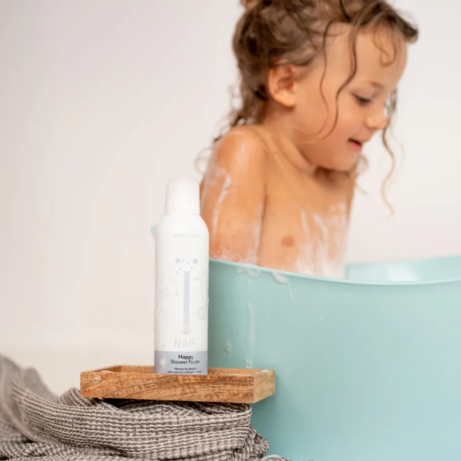 NAIF Sprchová pěna pro děti a miminka přírodní