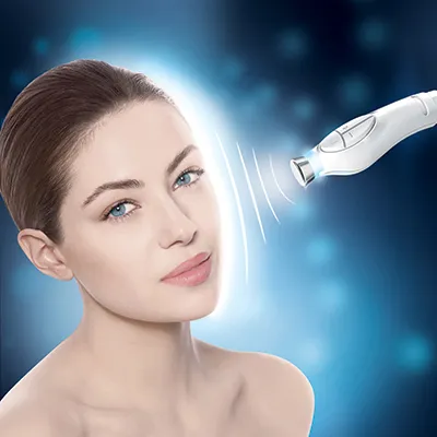 Ošetření pleti ultrazvukovou špachtlí kosmetického přístroje iBeauty k ošetření