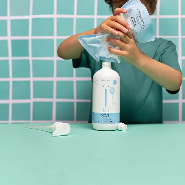 NAIF Čisticí a mycí gel pro děti a miminka přírodní náhradní náplň
