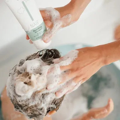 NAIF Výhodný set šamponu a mycího gelu pro děti a miminka 