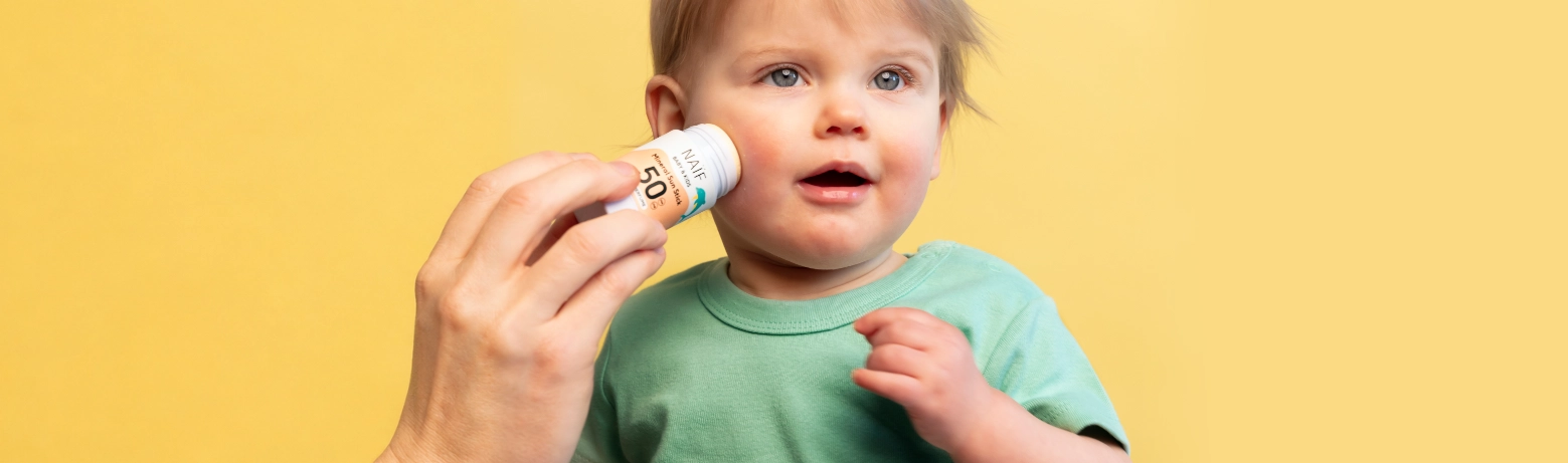 Pusťte děti
na sluníčko bez starostí
s ochrannou péčí na opalování od NAÏF. Šetrná k dětské pokožce. Účinná proti UV záření.
