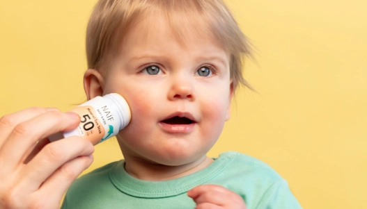 Jaký je rozdíl mezi opalovacími krémy pro děti a miminka? 