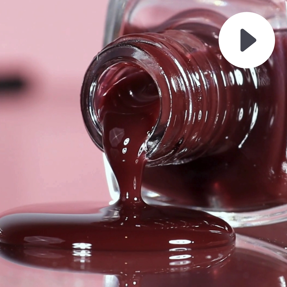 Video LONDONTOWN kur Cherry Cola Essentials set s péčí kur Perfecting Nail Veil No.10