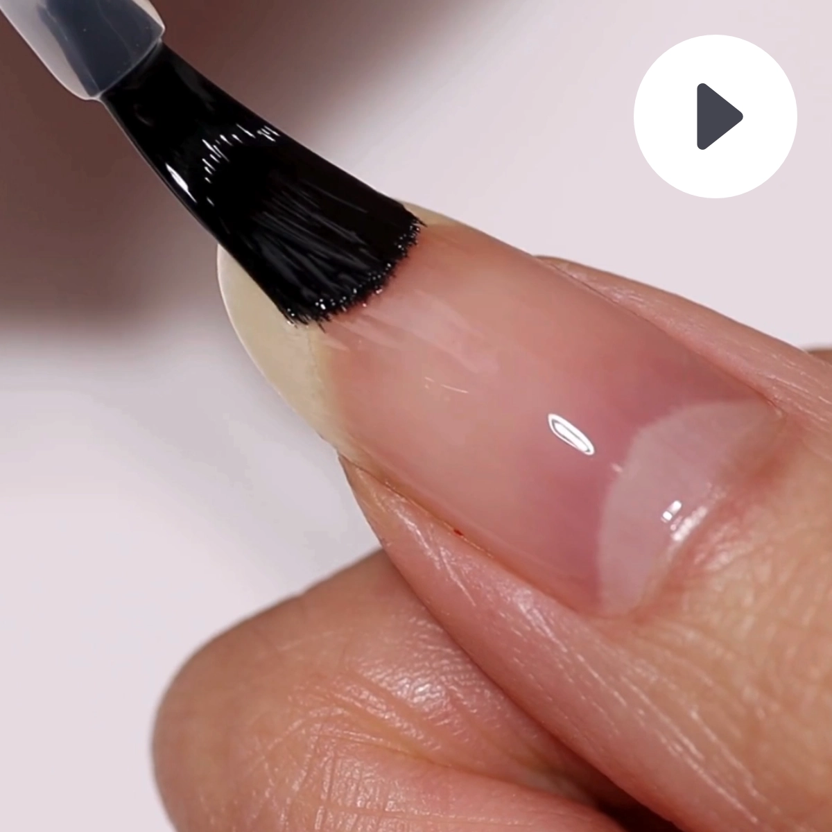 Video LONDONTOWN kur Gel Genius Base Coat podkladový lak na nehty pro gel-like vzhled
