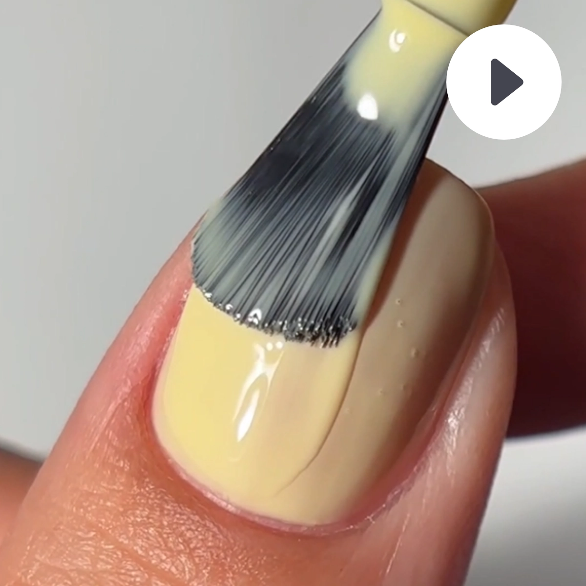 Video LONDONTOWN lakur Banana Pudding lak na nehty 