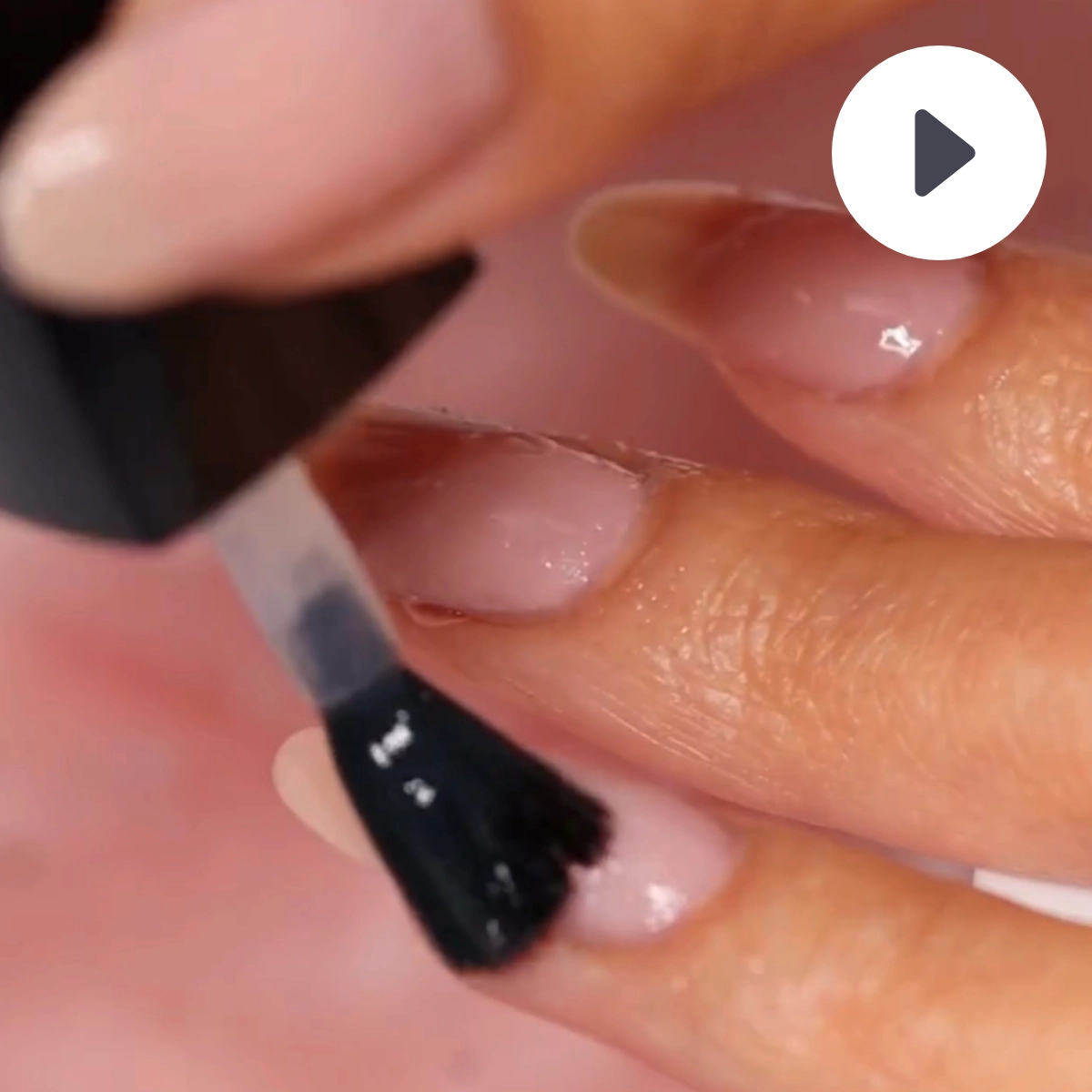 Video LONDONTOWN kur Soft Touch Nail Scrub Peeling na nehty a nehtovou kůžičku 