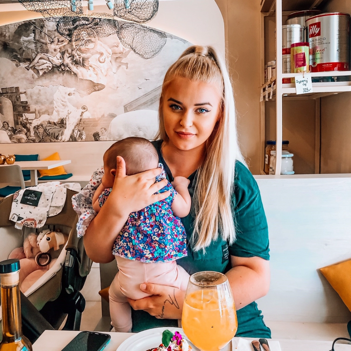 Influencerka Laura Influencerka Laura