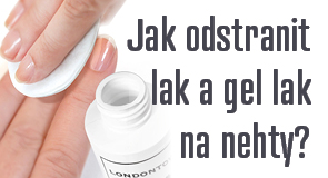 Odstraňování laku z nehtů nezní jako velká věda. Může se však stát, že si při nesprávném postupu a volbě nevhodných produktů nehty vysušíme nebo poškodíme. Zkusme to udělat spolu a co nejlépe. 