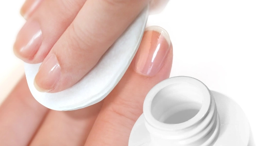Jak jemně odstranit lak a gel lak na nehty?