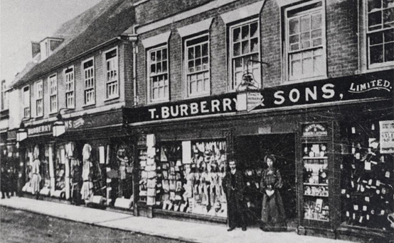 První obchod Burberry v Basingstoke, Hampshire, Anglie. Fotografie pochází z roku 1856.