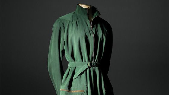 První gabardénový kabát Burberry pro ženy